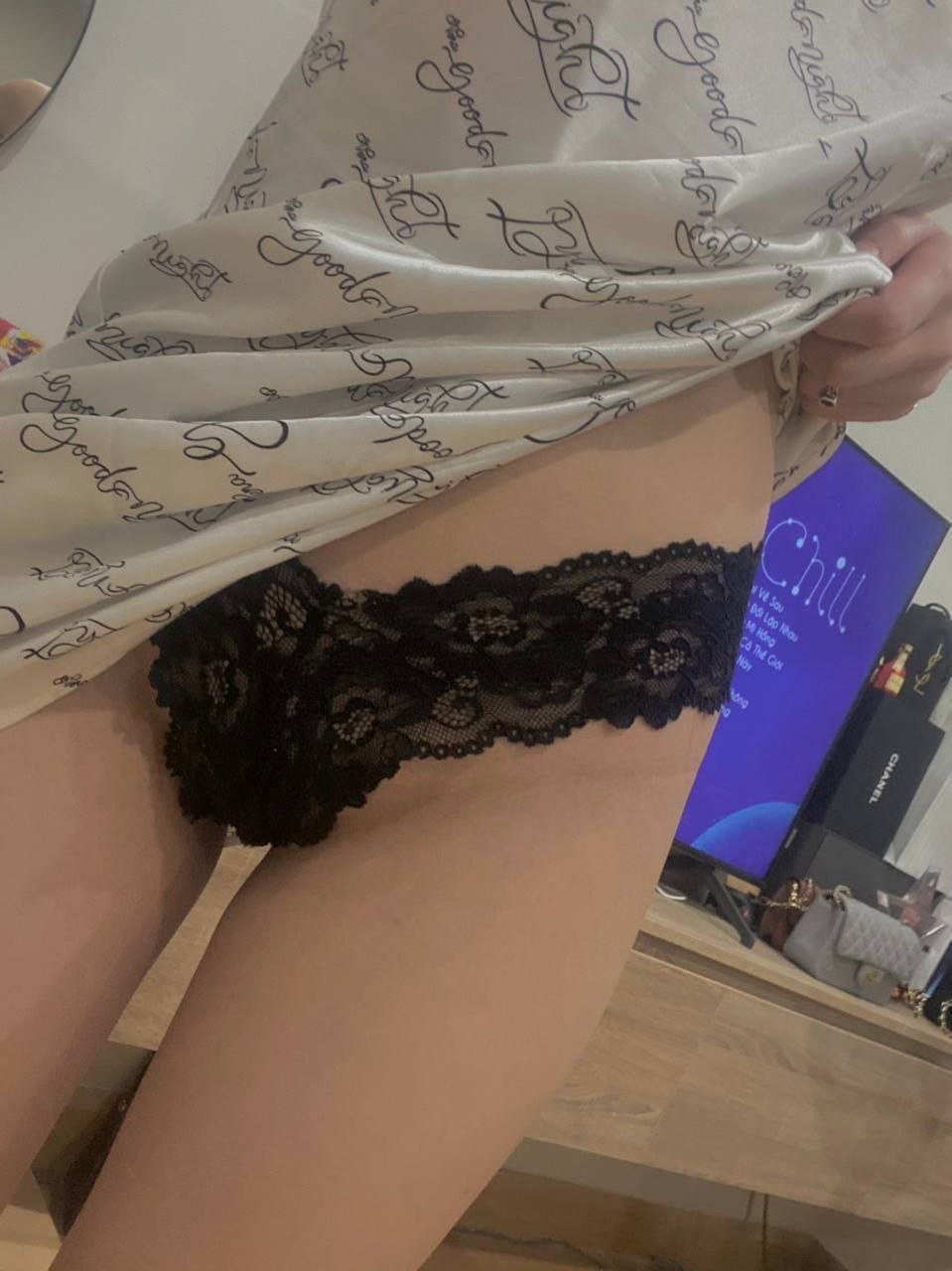 Muốn có con nhưng chồng yêu lại vô sinh, bạn gái của con trai tìm đến bố gã chồng cực khỏe